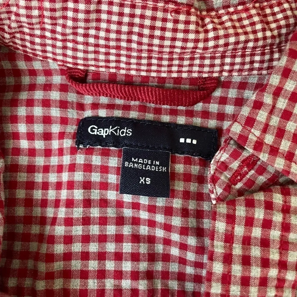 Gap kids boys red and white checkered button down shirt